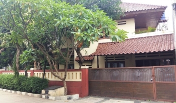 Rumah Mewah Hoek Billy Moon Pondok Kelapa